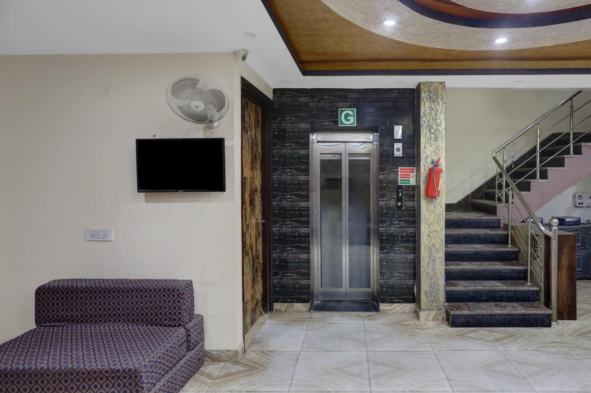 Hotel O Hotel Blue Orchid Nuova Delhi Esterno foto