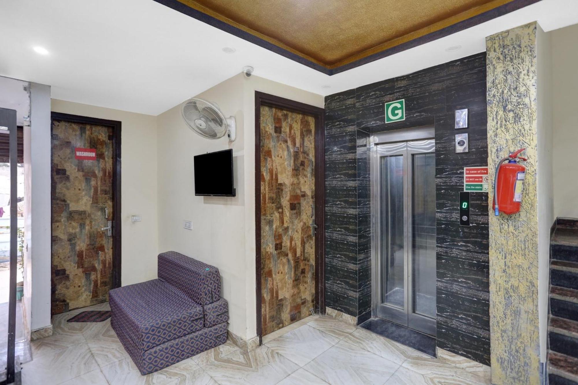 Hotel O Hotel Blue Orchid Nuova Delhi Esterno foto