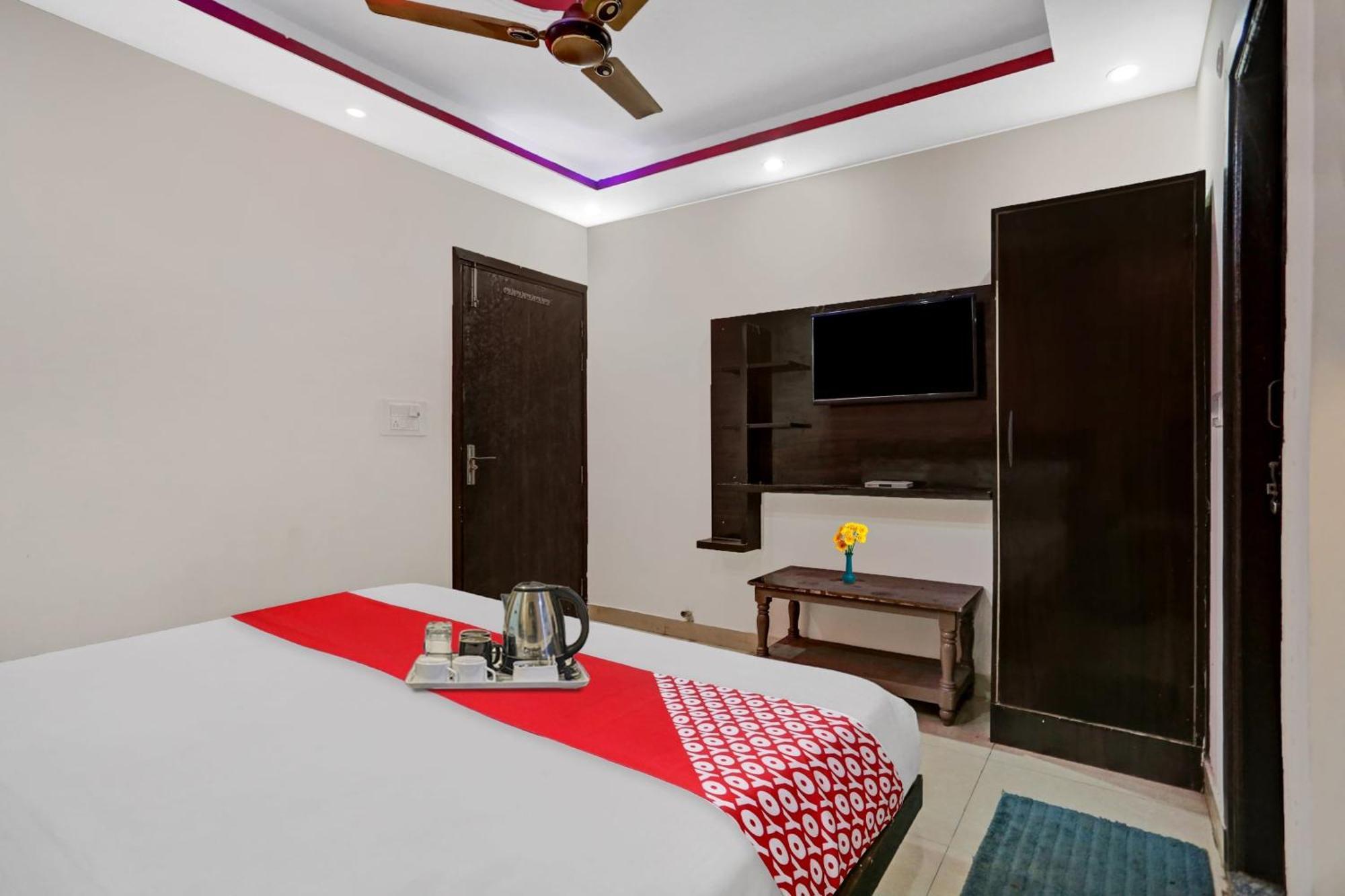 Hotel O Hotel Blue Orchid Nuova Delhi Esterno foto