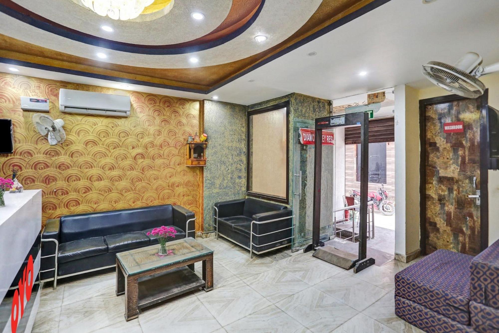 Hotel O Hotel Blue Orchid Nuova Delhi Esterno foto
